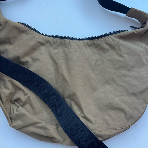 NWOT BAGGU Medium Crescent Bag - Picture 2 of 11